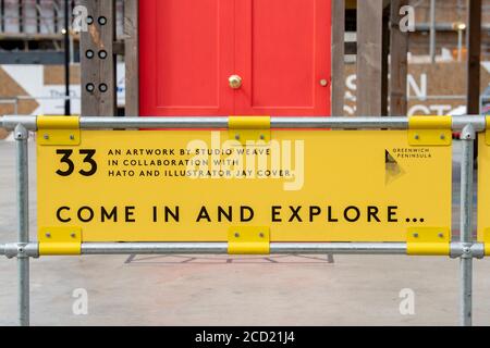 Londres, Royaume-Uni. 24 août 2020. Un panneau à l'installation artistique '33' par Studio Weave, en collaboration avec HATO et l'illustrateur Jay Cover à la péninsule de Greenwich. Crédit : Dave Rushen/SOPA Images/ZUMA Wire/Alay Live News Banque D'Images