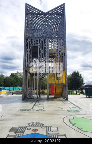 Londres, Royaume-Uni. 24 août 2020. Grandes peintures murales au sol à l'installation artistique '33' de Studio Weave, en collaboration avec HATO et l'illustrateur Jay Cover à la péninsule de Greenwich. Crédit : Dave Rushen/SOPA Images/ZUMA Wire/Alay Live News Banque D'Images