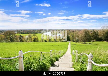 Vue célèbre sur la Tamise depuis Richmond Hill, Richmond upon Thames, South West London, Greater London, Angleterre, ROYAUME-UNI Banque D'Images