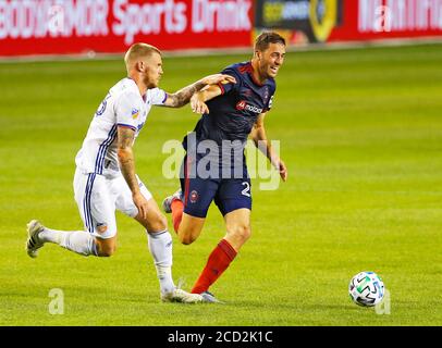 Chicago Fire FC en avant Elliot collier (28) lutte pour le Balle contre le défenseur du FC Cincinatti Maikel van der Werff (23) Lors d'une ligue majeure de football Banque D'Images