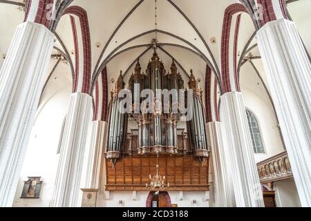 Orgel des Hamburger Orgelbaumeisters Hans Scherer im Innenraum der Kirche St. Stephan à Tangermünde, Sachsen-Anhalt, Deutschland | le célèbre Schere Banque D'Images