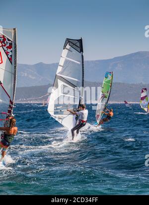 Planche à voile et kitting sur l'île de Bol Brac Banque D'Images