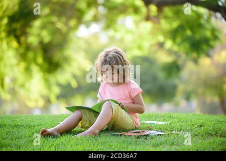 Éducation des enfants. Apprentissage à l'école primaire et concept pour les enfants. Banque D'Images