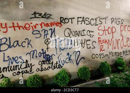 Le bâtiment de l'Association de police de Portland a des graffitis lourds. Les manifestations se poursuivent le 81e jour consécutif au Portland, Oregon police Association Building, le 17 août 2020, pour protester contre la brutalité policière et les inégalités raciales. Aucune arrestation n'a été effectuée. (Photo de John Rudoff/Sipa USA) Banque D'Images