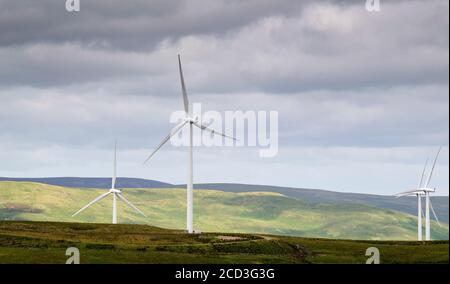 Éoliennes faisant partie de la ferme éolienne de Clyde, qui couvre environ 47 kilomètres carrés dans les Uplands du Sud, en Écosse, au Royaume-Uni. Banque D'Images