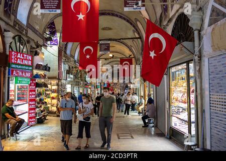 Le Grand Bazar, Kapalicarsi turc, c'est-à-dire le marché couvert, à Istanbul est l'un des plus grands et plus anciens marchés couverts du monde. Banque D'Images