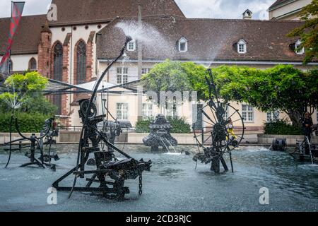 Bâle Suisse , 29 juin 2020 : vue à grande vitesse de la fontaine Tinguely montrant toutes les gouttes d'eau de Bâle Suisse Banque D'Images