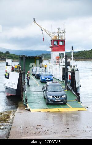 Le Ferry MV île de Cumbrae se préparant à entrer dans Portavadie. Kintyre, Argyle et Bute. Écosse. Banque D'Images