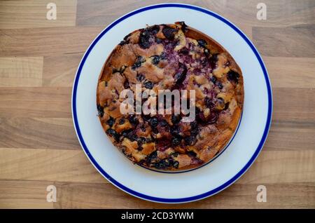 gâteau au beurre fraîchement cuit sur l'assiette Banque D'Images