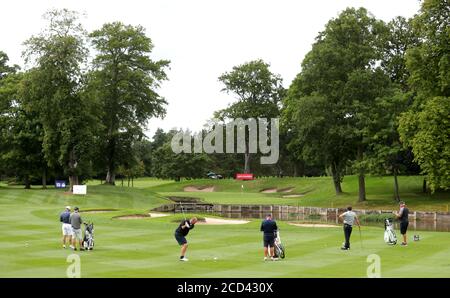 Thomas Bjorn du Danemark sur le 10e au cours d'une journée de prévisualisation du championnat britannique ISPS HANDA au Beffroi, Sutton Coldfield. Banque D'Images