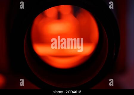 Gros plan d'une lumière rouge et jaune Banque D'Images