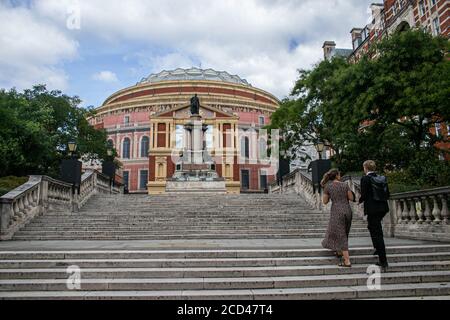 LONDRES, Royaume-Uni - 26 août 2020 la décision de la BBC de ne pas chanter les paroles et de ne jouer que les versions instrumentales de Land of Hope and Glory and Rule Britannia à la dernière nuit des Proms devant être mis en scène au Royal Albert Hall le mois prochain a été critiquée par le gouvernement. La BBC dit que la décision a été motivée par les restrictions Covid-19 et a rejeté les suggestions que les paroles sont abandonnées en raison de leurs associations avec le colonialisme et l'esclavage.Credit: amer ghazzal/Alamy Live News Banque D'Images
