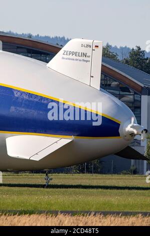 Friedrichshafen, Allemagne. 21 août 2020. Zeppelin 'Goodyear' à l'aéroport de Grounsee. Friedrichshafen, 21 août 2020 | usage Worldwide Credit: dpa/Alamy Live News Banque D'Images