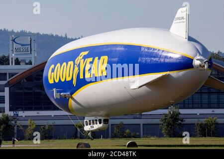 Friedrichshafen, Allemagne. 21 août 2020. Zeppelin 'Goodyear' à l'aéroport de Grounsee. Friedrichshafen, 21 août 2020 | usage Worldwide Credit: dpa/Alamy Live News Banque D'Images