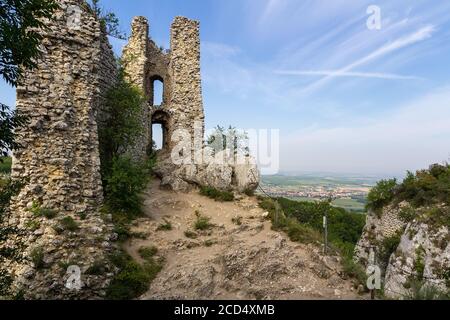 Château de Sirocci. Ruine du château gothique dans le sud de la moravie, République tchèque de Palava Banque D'Images