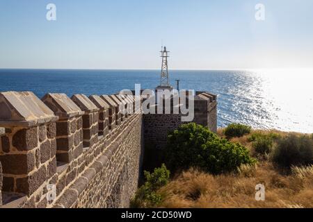 Babakale, Canakkale / Turquie - juillet 18 2020: Château de Babakale et centre ville de Turquie et le point le plus occidental de l'Asie continentale Banque D'Images