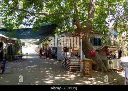 Adatepe, Ayvacik, Canakkale / Turquie - juillet 18 2020 : l'ancien village d'Adatepe dans les montagnes Kaz (Ida) Banque D'Images