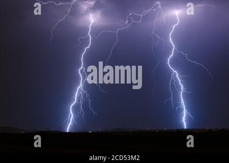 Puissante tempête de foudre au-dessus de Florence, Arizona Banque D'Images