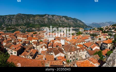 Vue aérienne de la ville de Kotor depuis la fortification de Saint-Roko, Kotor, Monténégro Banque D'Images