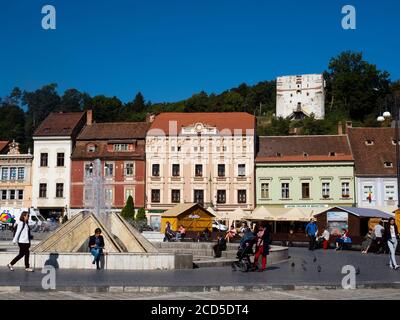 Place de la ville dans la vieille ville, Piata Sfatului, Brasov, Transylvanie, Roumanie Banque D'Images