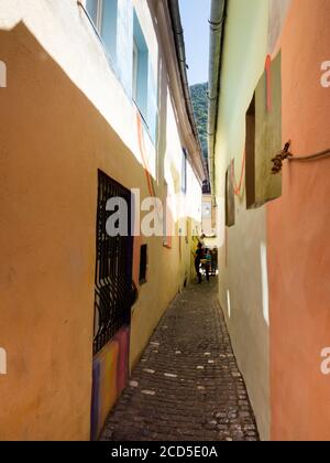 Rue très étroite dans la vieille ville, Strada Sforii, Brasov, Transylvanie, Roumanie Banque D'Images
