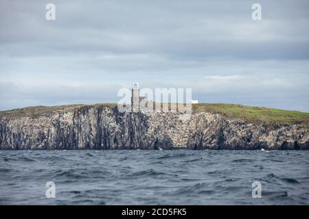 L'île de Mai vue depuis un bateau dans la mer du Nord, en Écosse Banque D'Images