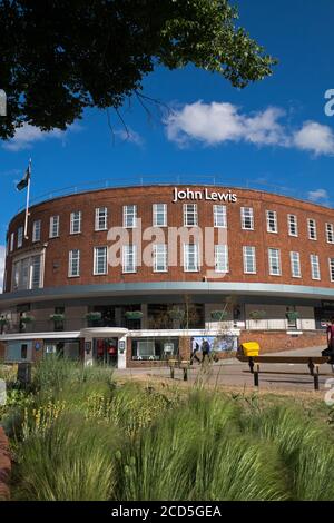 Le John Lewis Department Store et la nouvelle zone piétonne de All Saints Green, à l'extérieur du magasin, Norwich, Norfolk, Angleterre, Royaume-Uni Banque D'Images