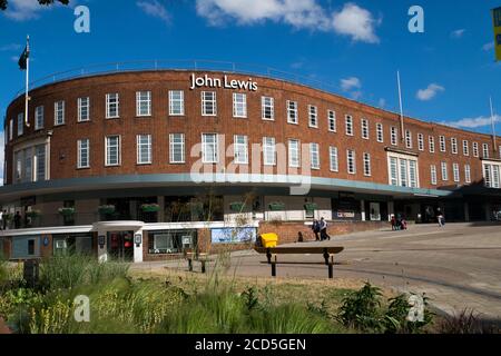 Le John Lewis Department Store et la nouvelle zone piétonne de All Saints Green, à l'extérieur du magasin, Norwich, Norfolk, Angleterre, Royaume-Uni Banque D'Images