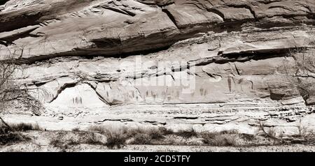 Pictogrammes anciens créés par les Amérindiens, Horseshoe Canyon, Parc national de Canyonlands, comté d'Emery, Utah, États-Unis Banque D'Images