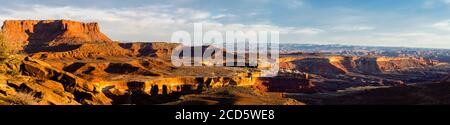 Paysage avec canyon vu de Murphy Hogback, île dans le Sky District, Parc national de Canyonlands, Moab, Utah, États-Unis Banque D'Images