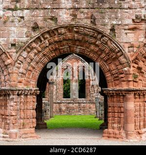 Gros plan détaillé des arches très décoratives de l'abbaye de Furness Banque D'Images