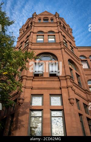 Le Crouse College, l'école des arts visuels et de la scène, est situé sur le campus de l'Université de Syracuse, dans le centre de l'État de New York. Banque D'Images