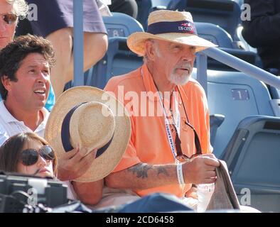 Flushing, États-Unis d'Amérique. 09e septembre 2012. NEW YORK, NY - 08 SEPTEMBRE : Sean Connery assiste au treize jour de l'US Open 2012 au centre de tennis national de l'USTA Billie Jean King le 8 septembre 2012 dans le quartier Flushing du quartier Queens de New York. Personnes : Sean Connery crédit : Storms Media Group/Alay Live News Banque D'Images