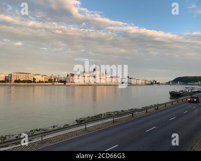 Parlement hongrois le soir. Budapest / Hongrie. Banque D'Images