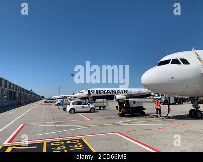 Avion à réaction Ryanair à l'aéroport international Ferenc Liszt de Budapest. Budapest / Hongrie. Banque D'Images