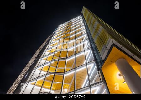 Adelaide University Health and Medical Science Building de nuit Banque D'Images