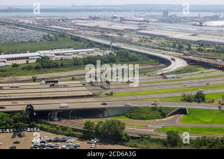 Autoroute surélevée, courbe du pont suspendu, vue aérienne route pittoresque Newark NJ USA Banque D'Images