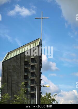 Mülheim AN DER RUHR, ALLEMAGNE - 11 juillet 2020: 2020-07-11, Allemagne, NRW, Muelheim an der Ruhr. La tour de l'ancienne église de Saint-Raphaël à Muelheim Banque D'Images