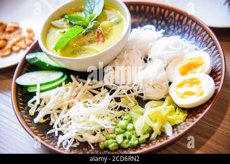 Nouilles de riz au curry vert Banque D'Images