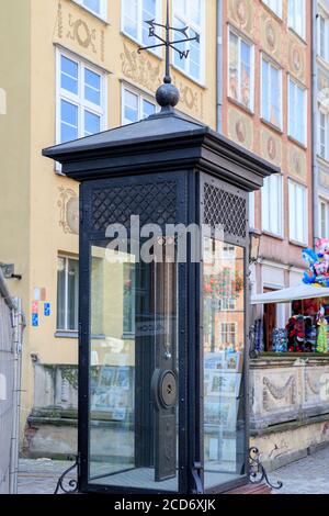 Fahrenheit Monument dans la rue de Gdansk. Banque D'Images