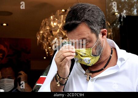 Caserta (ce), Campanie, Italie 27 août 2020. Le ministre Matteo Salvini lors d'une courte visite dans la ville de Caserta (ce), pour rencontrer ses partisans avant les élections régionales qui auront lieu à la mi-septembre. Credit: Vincenzo izzo / Alamy Live News Banque D'Images