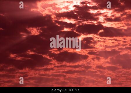 Soirée dans la région du Pampa Biome. En fin d'après-midi dans le sud du Brésil. Ciel spectaculaire. Couleurs et teintes. Coucher de soleil et fin d'après-midi. Poésie et Banque D'Images