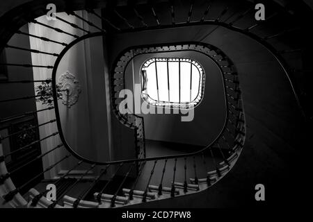 Bel escalier en spirale en France. Banque D'Images