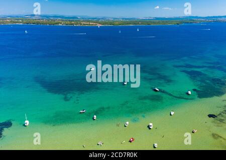 Vue aérienne d'une plage et de la mer sur l'île de Pasman, Croatie Banque D'Images