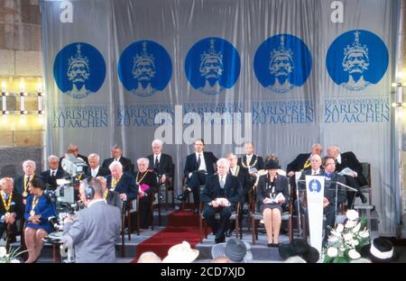 Feierstunde im Rathaus anläßlich der Verleihung des Karlspreises der Stadt Aachen an Tony Blair am 13. Mai 1999. Banque D'Images