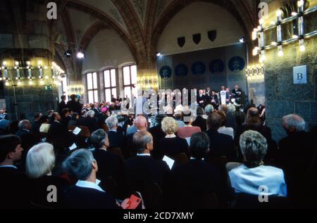 Feierstunde im Rathaus anläßlich der Verleihung des Karlspreises der Stadt Aachen an Tony Blair am 13. Mai 1999. Banque D'Images