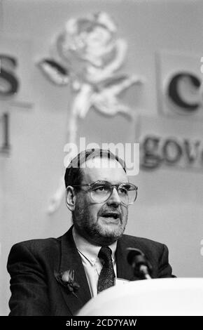 Neil Kinnock et Tom Sawyer à la Conférence des gouvernements locaux du travail de Southampton. 19 février 1989. Photo: Neil Turner Banque D'Images