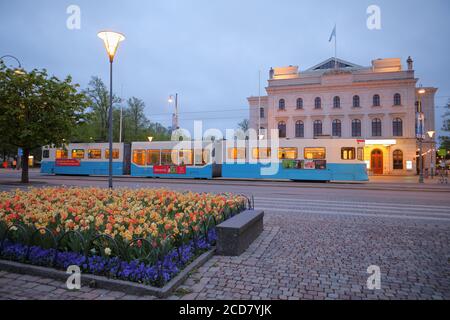 Trams sur la place Drottningtorget à Göteborg, en Suède Banque D'Images