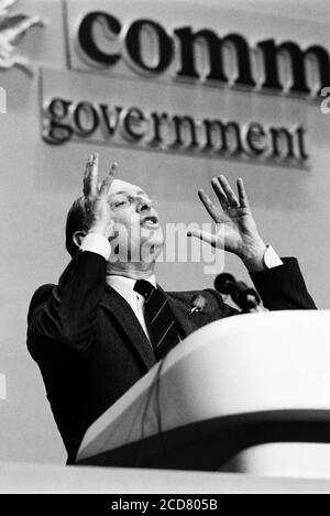 Neil Kinnock et Tom Sawyer à la Conférence des gouvernements locaux du travail de Southampton. 19 février 1989. Photo: Neil Turner Banque D'Images