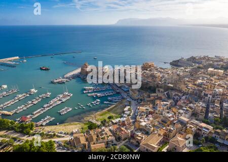 Vue sur Castellammare del Golfo, province de Trapani, Sicile Banque D'Images